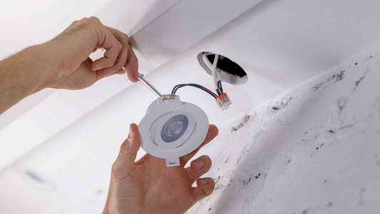7 Penyebab Lampu LED Rumah Redup & Cara Mengatasinya