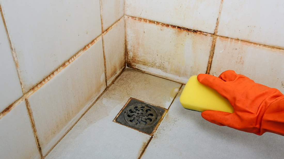9 Cara Membersihkan Keramik Kamar Mandi yang Kuning dan Membandel