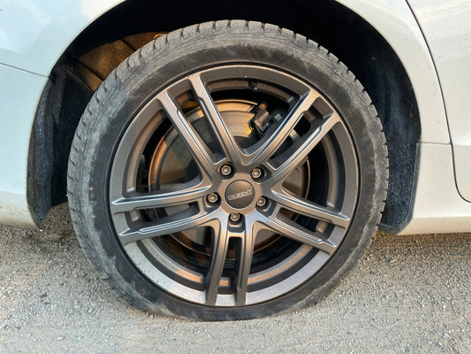 Cara Mengganti Ban Mobil Sendiri dalam Situasi Darurat